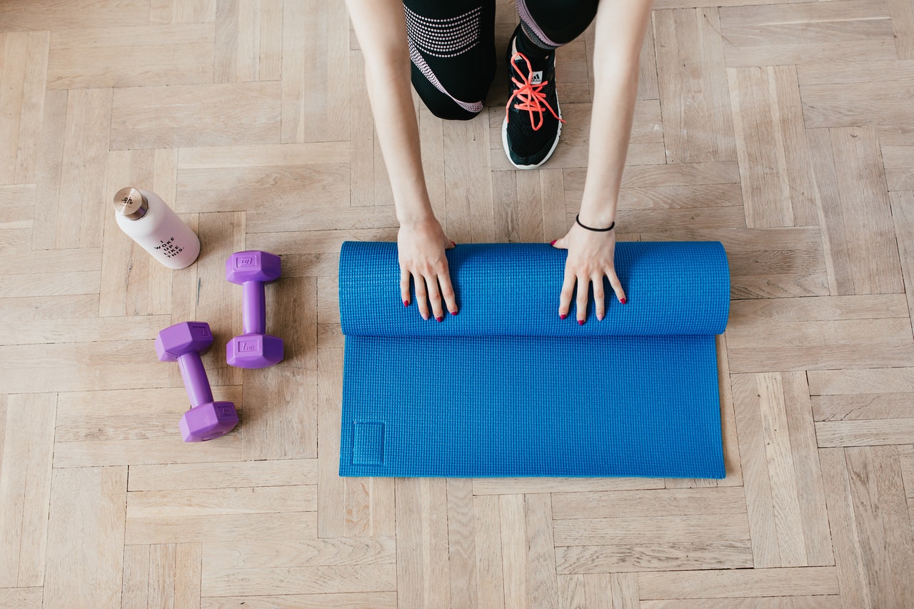 Yoga mat, dumbbells